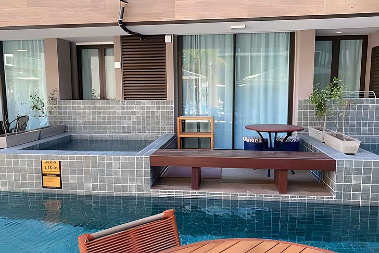 Sunny Hall c/ piscina privativa